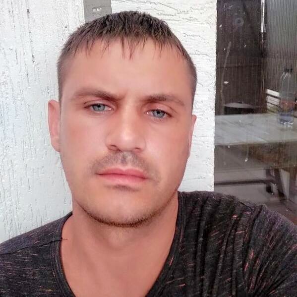 53094502  Viktor, 37 ,    