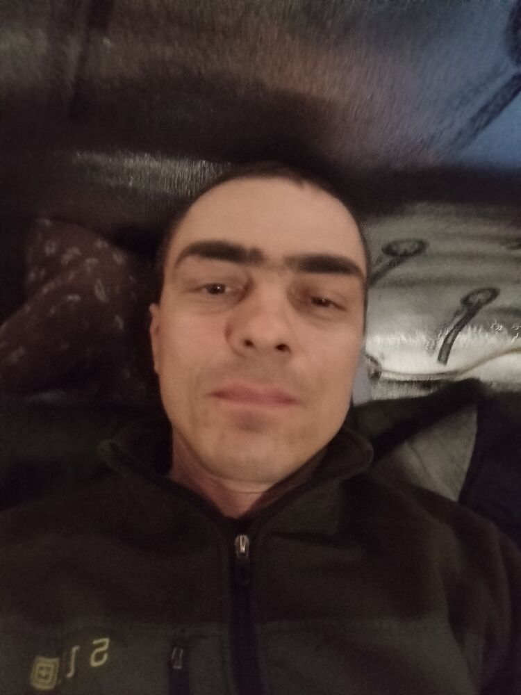  ,   Nik, 40 ,   ,   