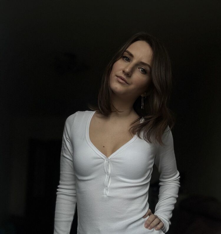  ,   Julia, 30 ,  