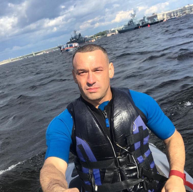  38050412  Nikita, 41 ,    -