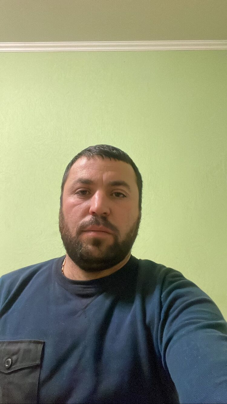  ,   Artur, 39 ,   ,   