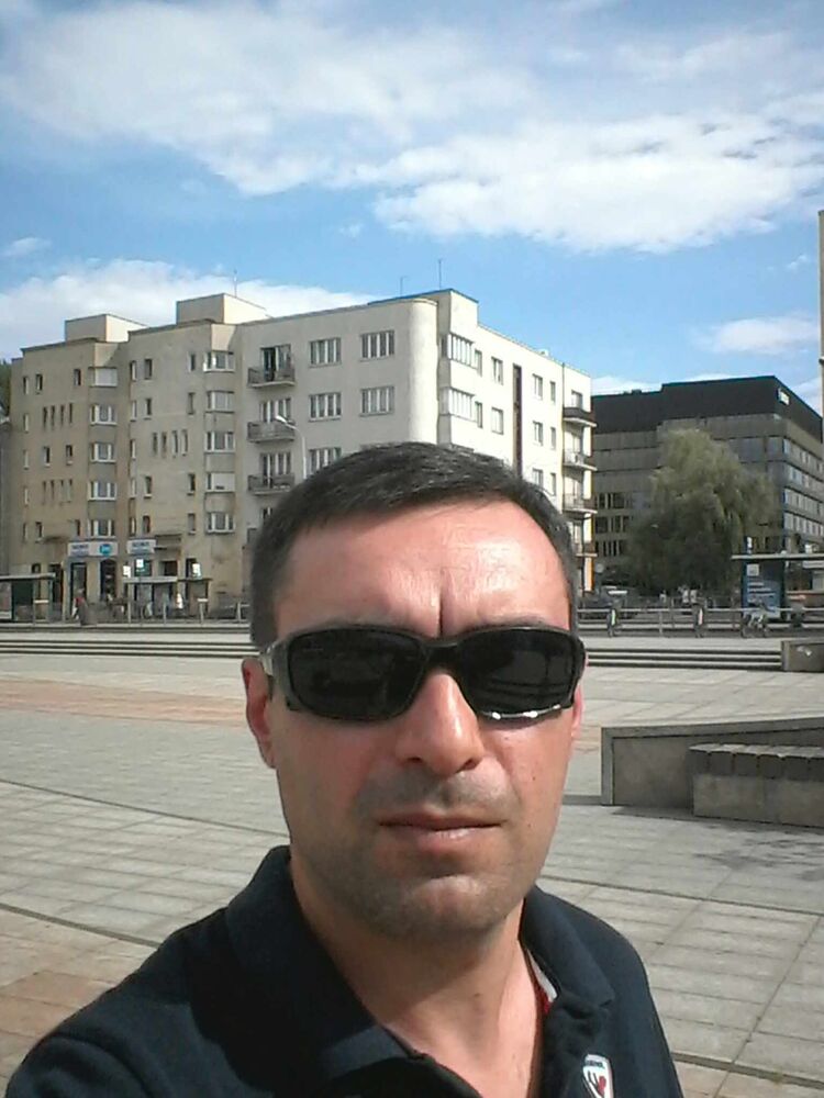  43980162  Koba, 43 ,    