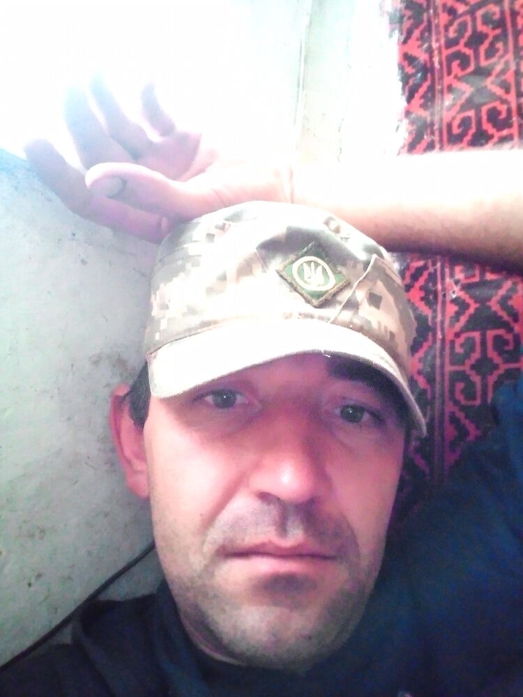  29646892  Viktor, 32 ,    