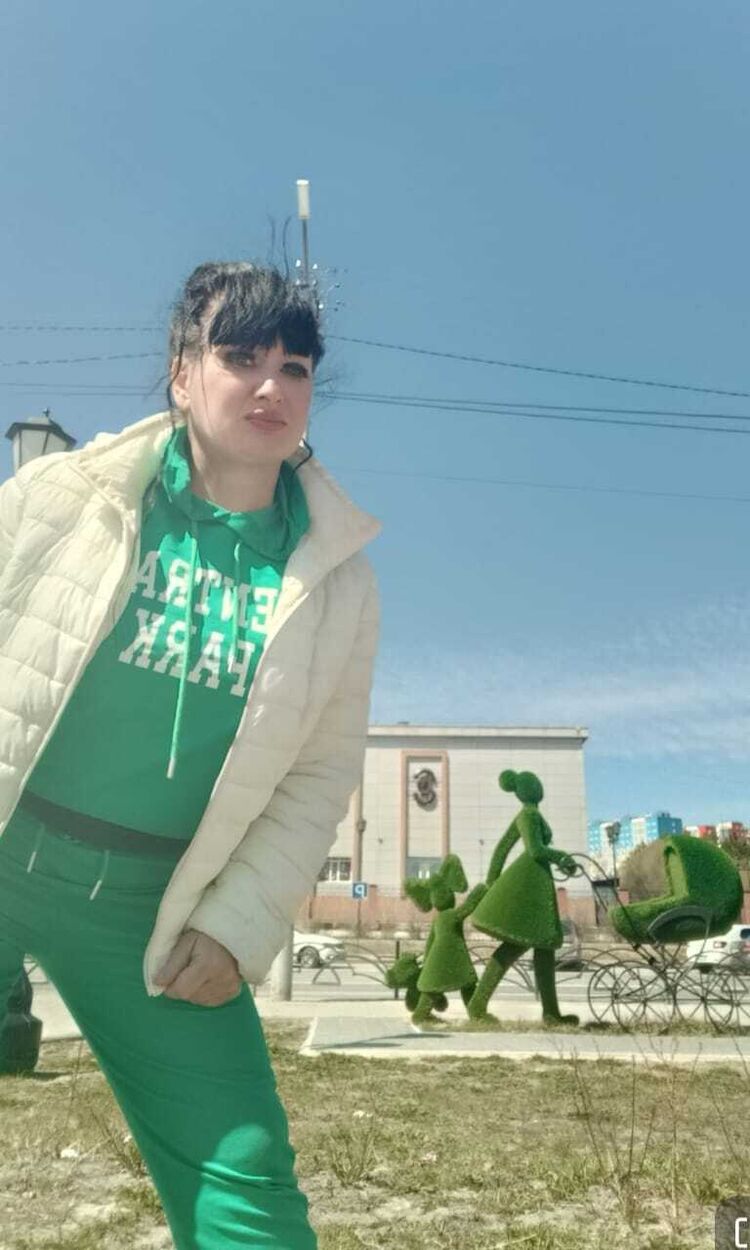  -,   Lora, 52 ,     , c 