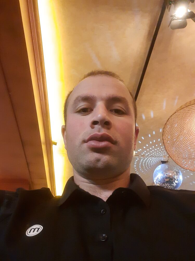  48066972  , 31 ,    