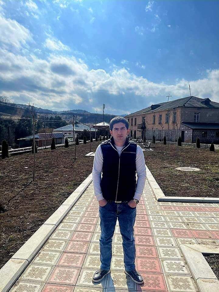  42902282  , 24 ,     