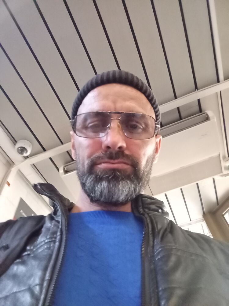  48947722  Ruben, 41 ,    --