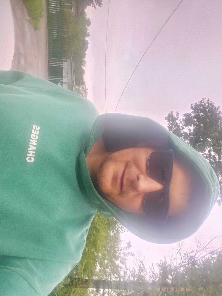  ,   Artem, 32 ,   ,   , c , 