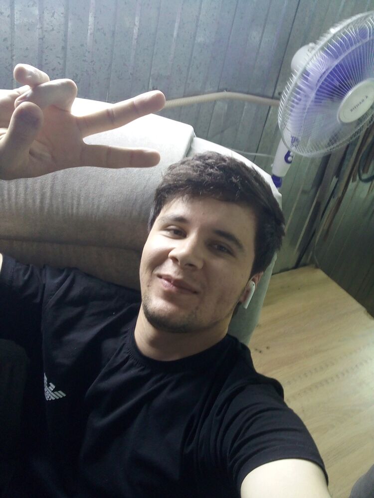  52930222  Usman, 21 ,    