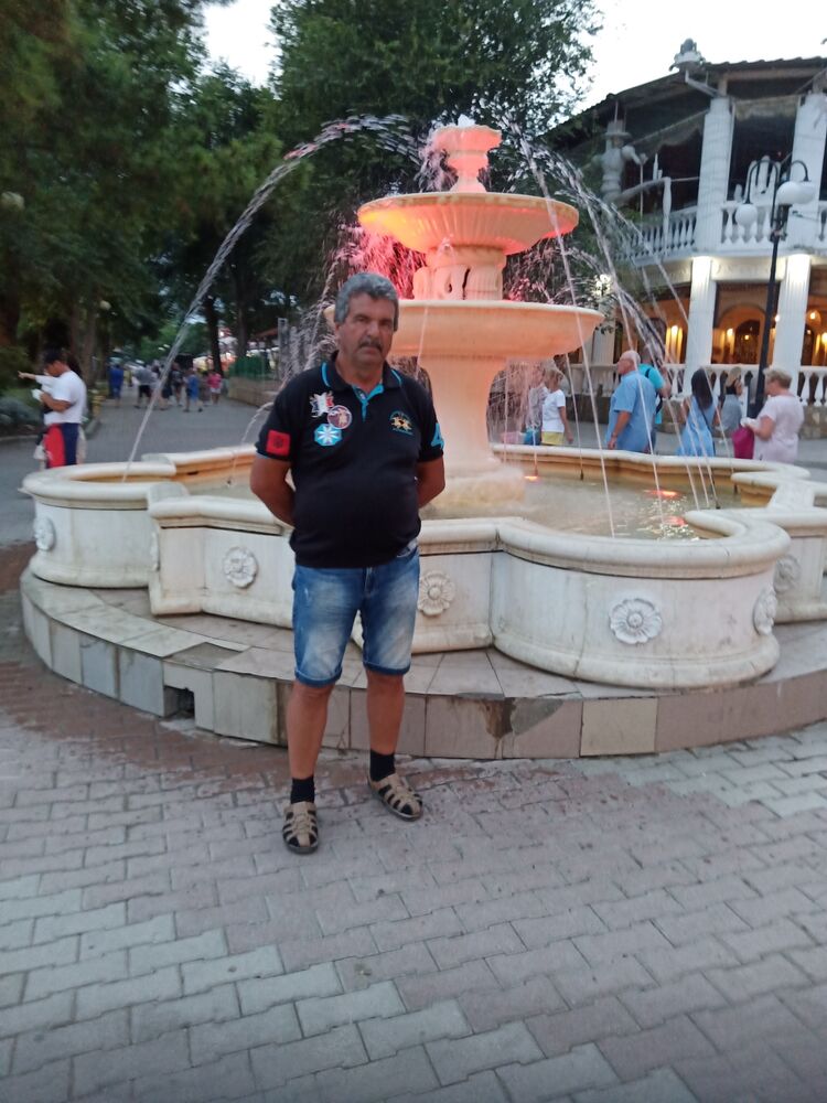  40724522  Yury, 66 ,    