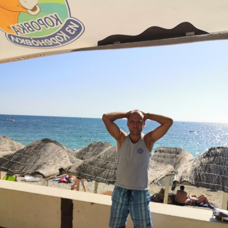  20720492  Alex, 44 ,    -