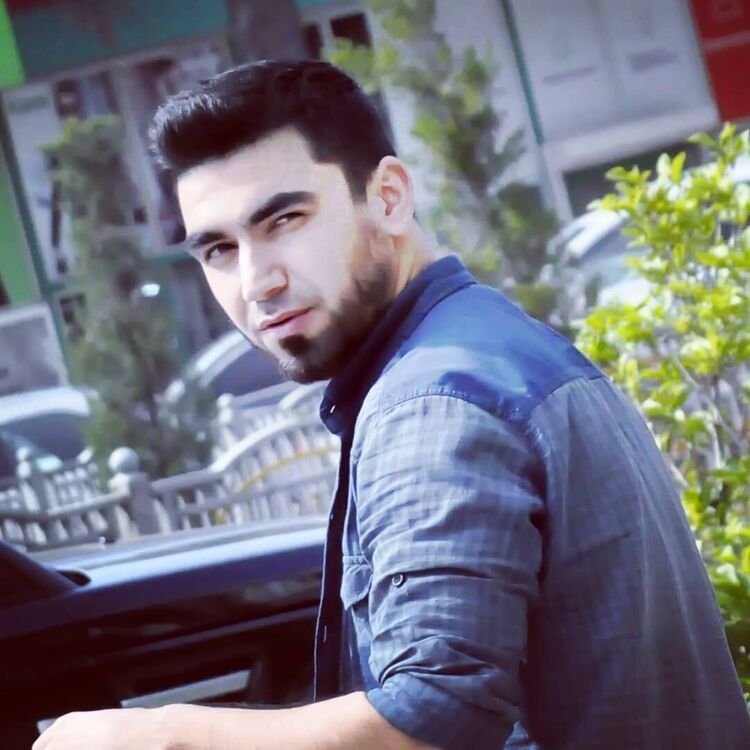  54470622  Emil, 30 ,    