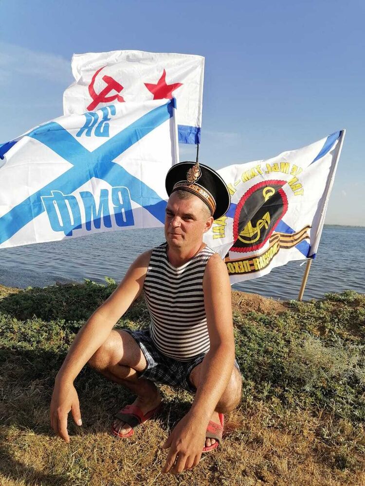  22764342  Alex MC, 44 ,    --