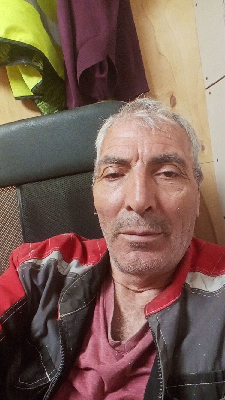  46611772  Burhan, 60 ,    
