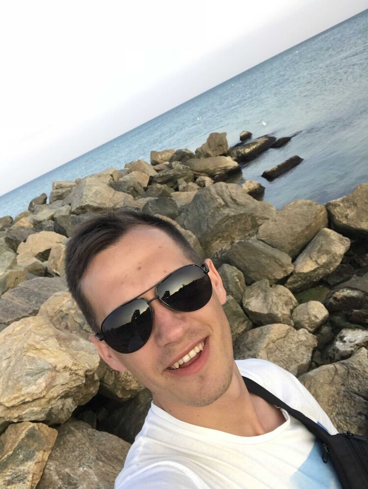  22327962  Vlad, 34 ,    
