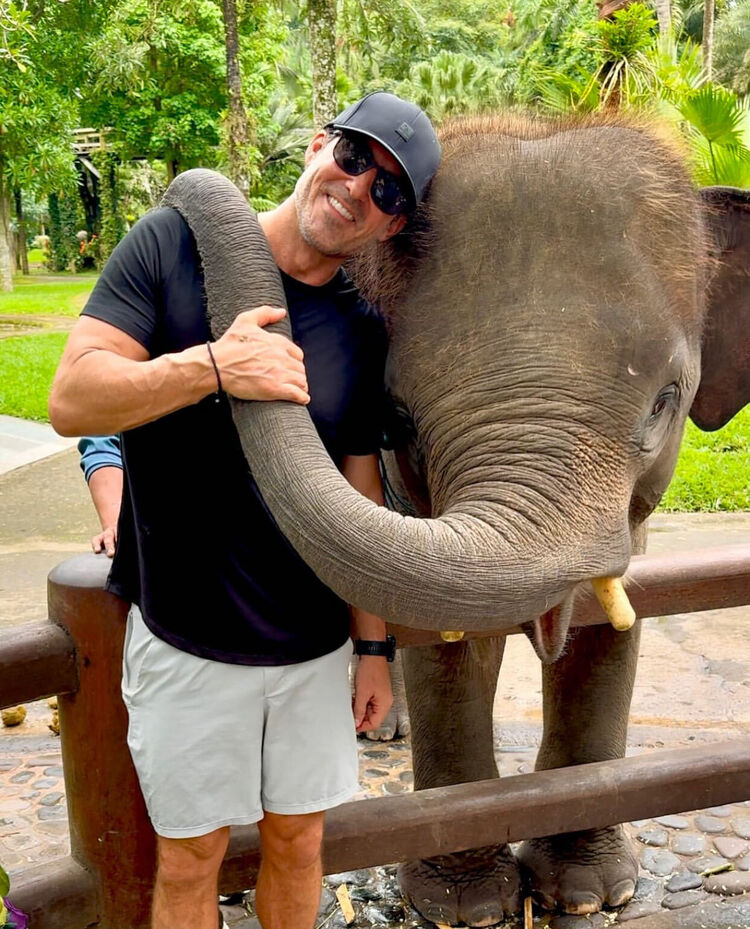  54566012  Charles, 52 ,    