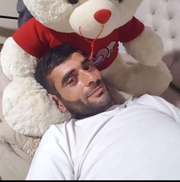  52541552  Georgi, 28 ,    