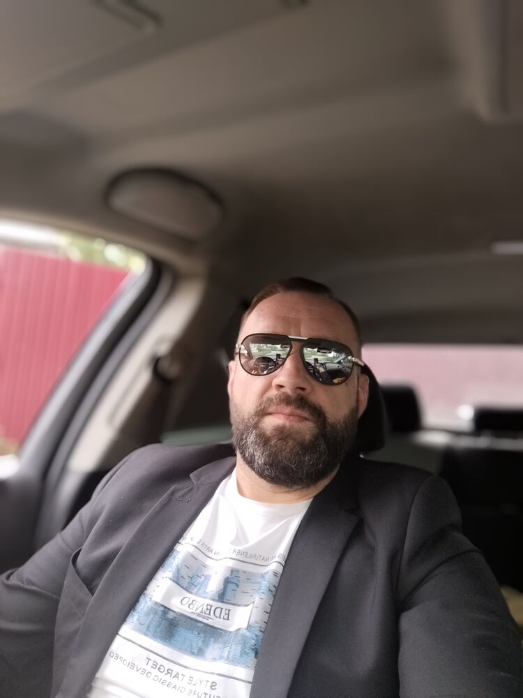  54101842  Roman, 44 ,    