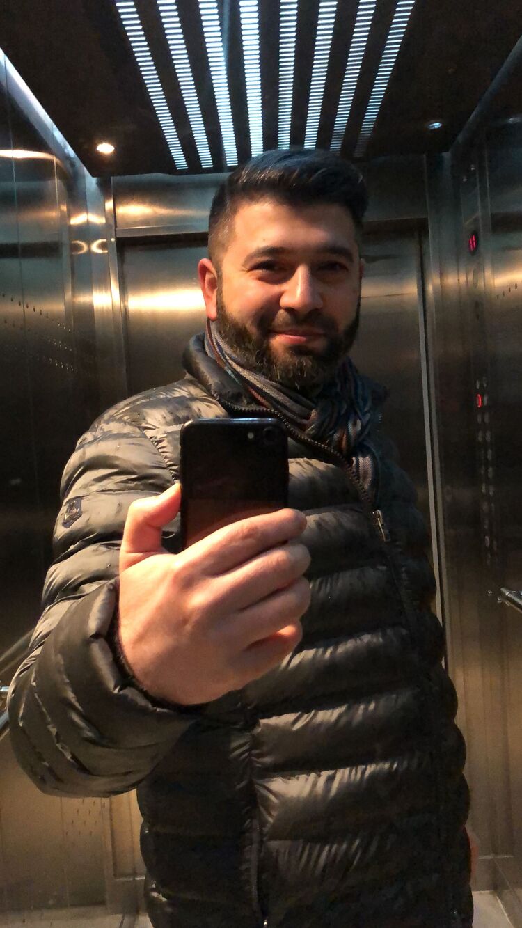  31738082  Emil, 40 ,    