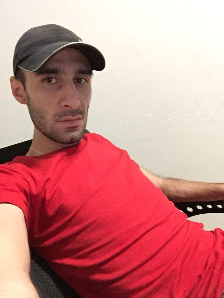  53966992  Gevorg, 40 ,    