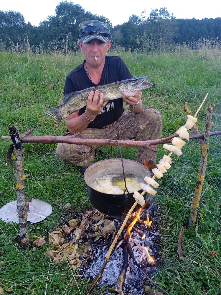  38062662  Roman, 37 ,    