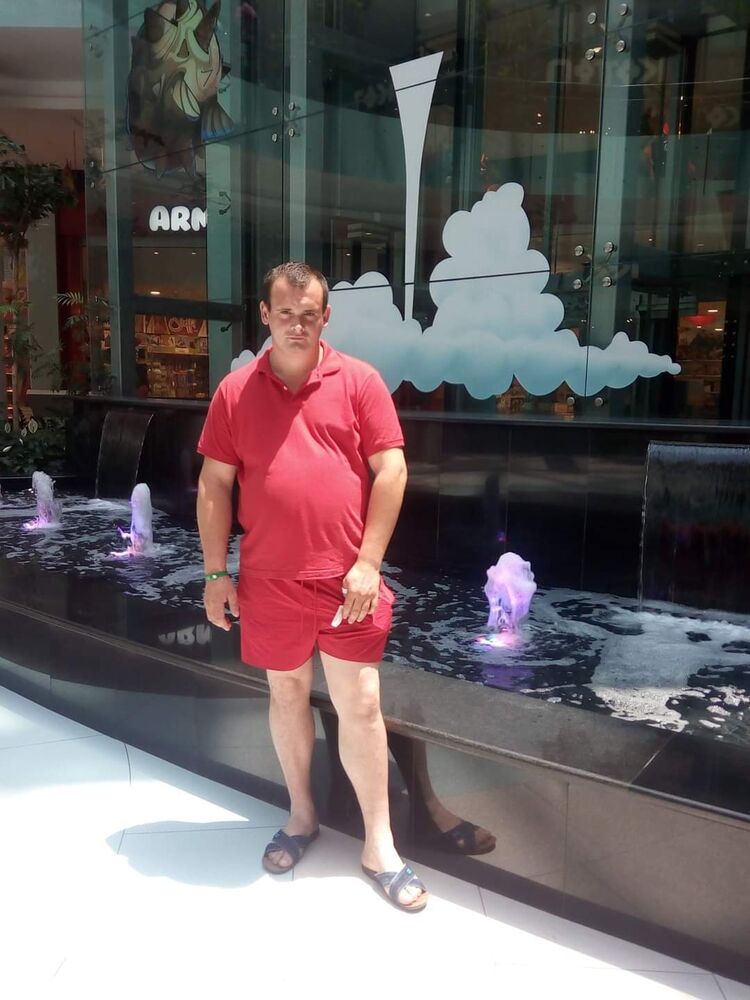  24830752  Stas, 44 ,    