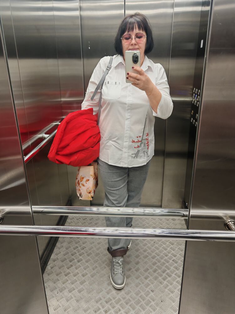  47611642  Ella, 43 ,    