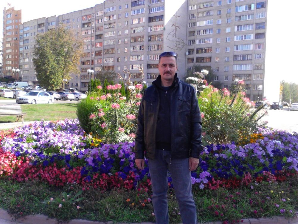  8228222  Igor, 54 ,    