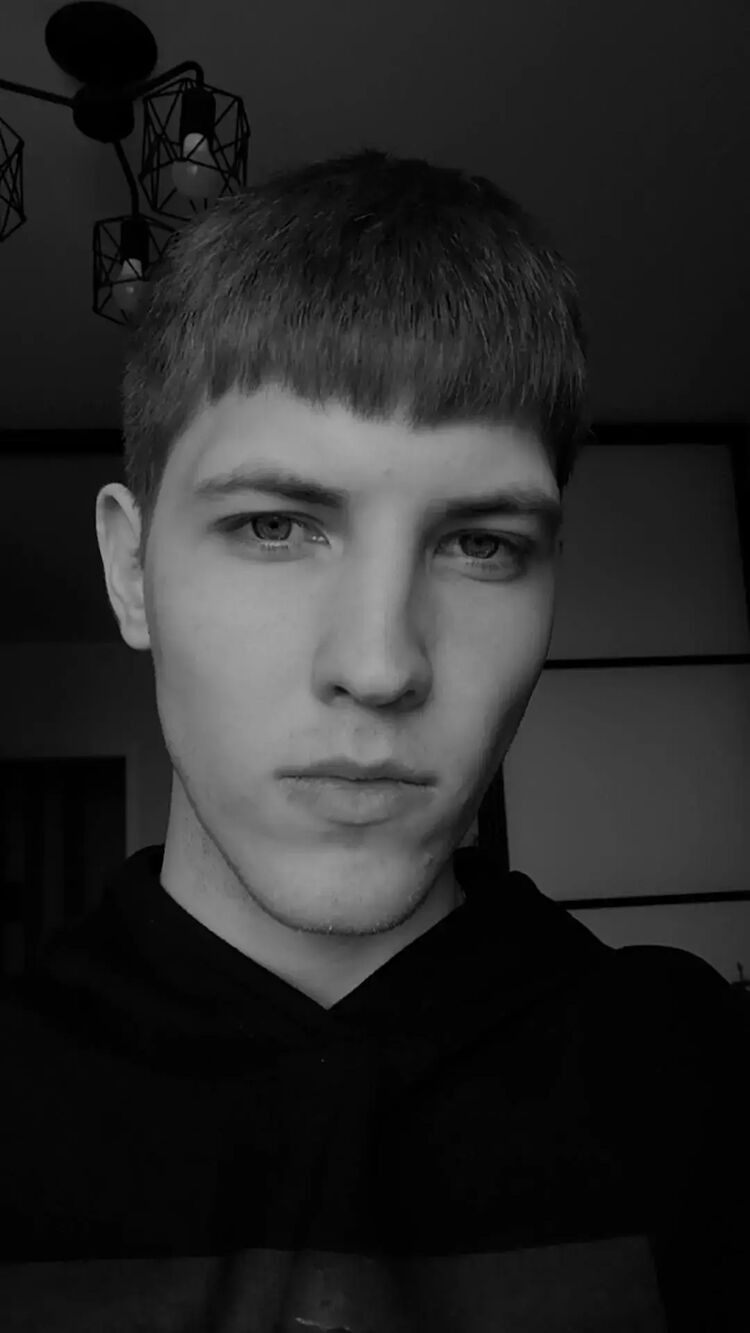  28856062  Konstantin, 23 ,    