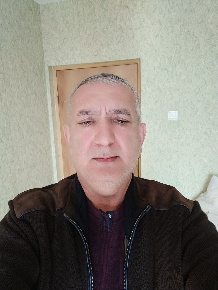  29137402  Chingiz, 52 ,    