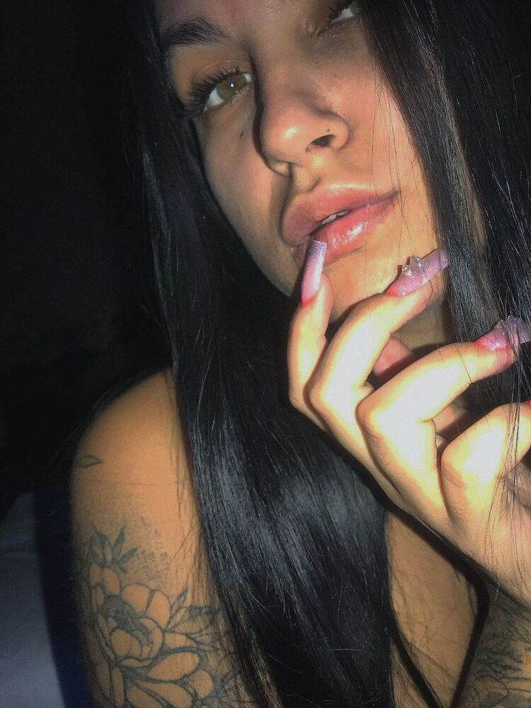  ,   Anastasia, 21 ,     , c 