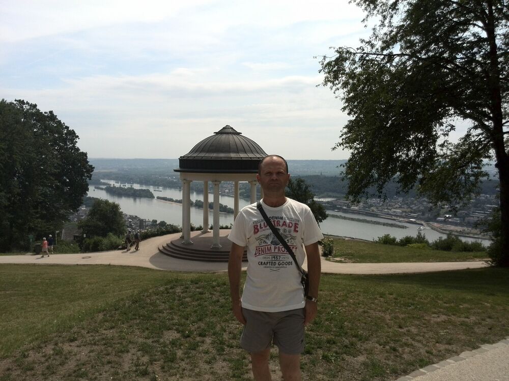  48444152  Ruslan, 51 ,    
