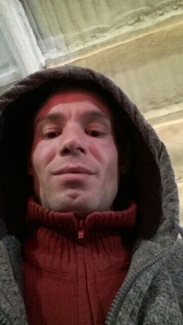  ,   Viktor, 34 ,  