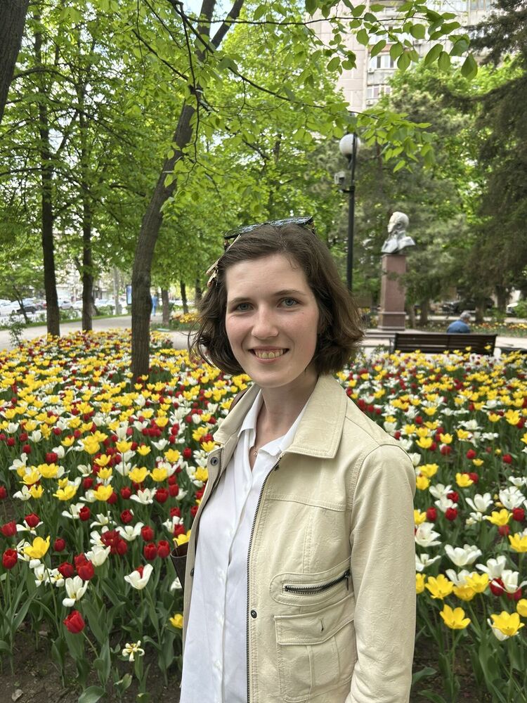  52516802  , 28 ,    --