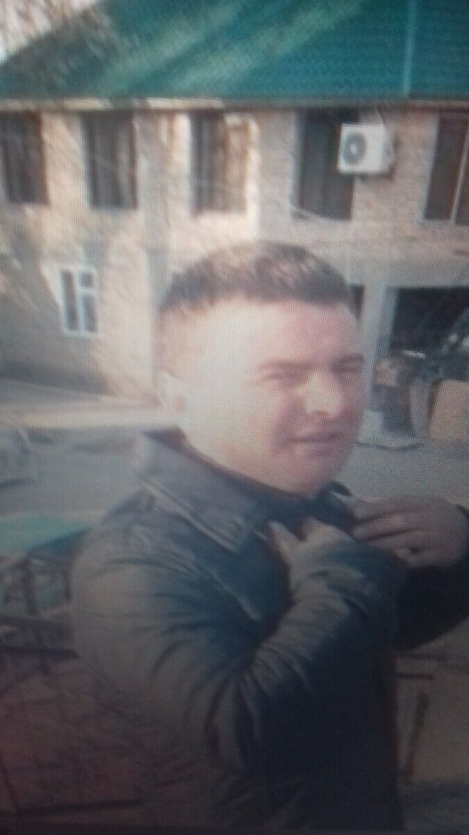  21244292  Artiom, 36 ,    