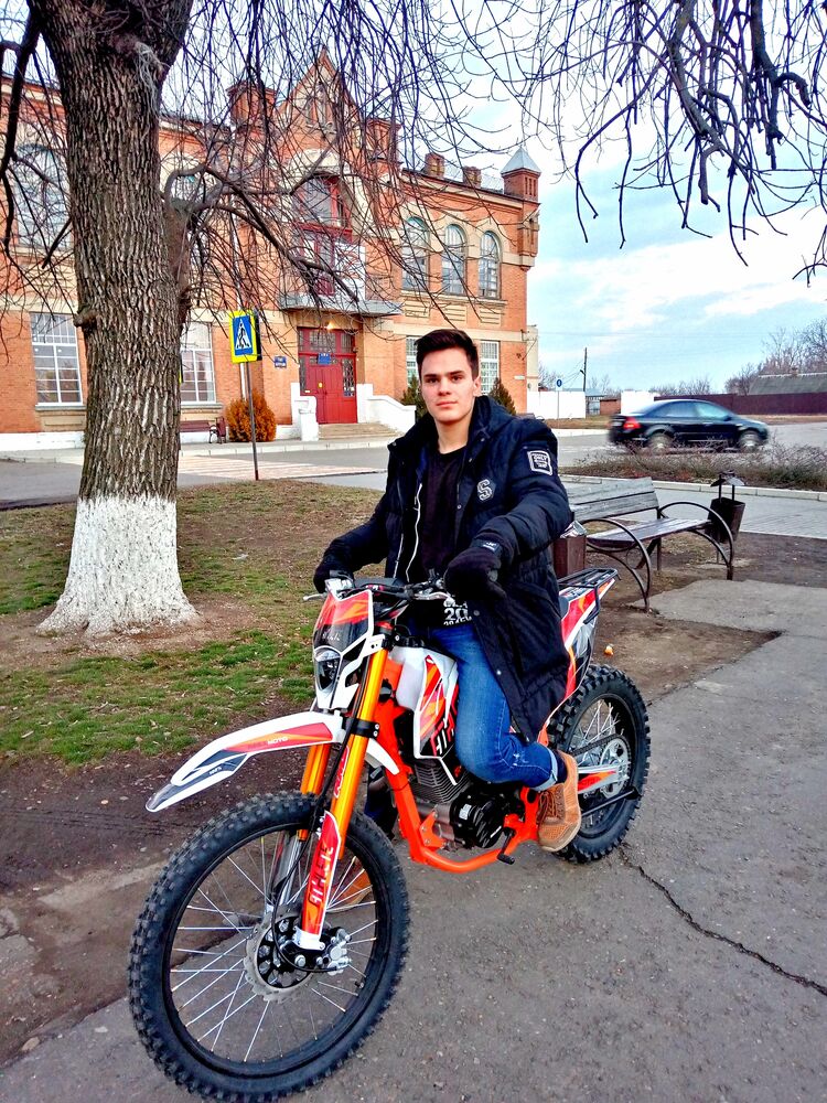 35203202  Alexei, 20 ,    