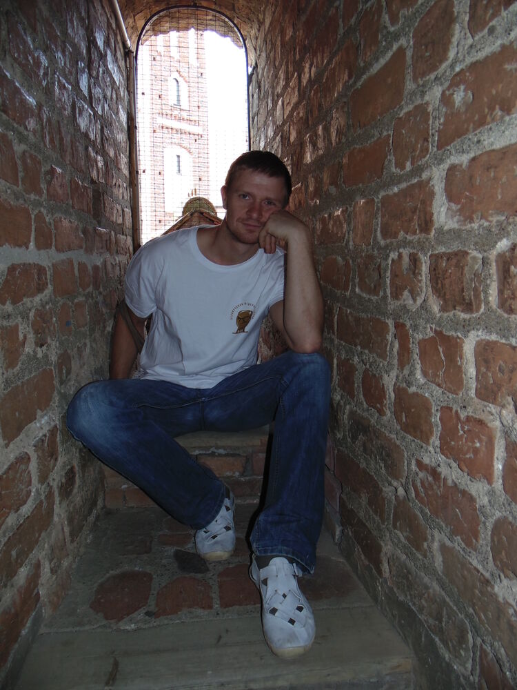  30197152  Andrei, 44 ,    