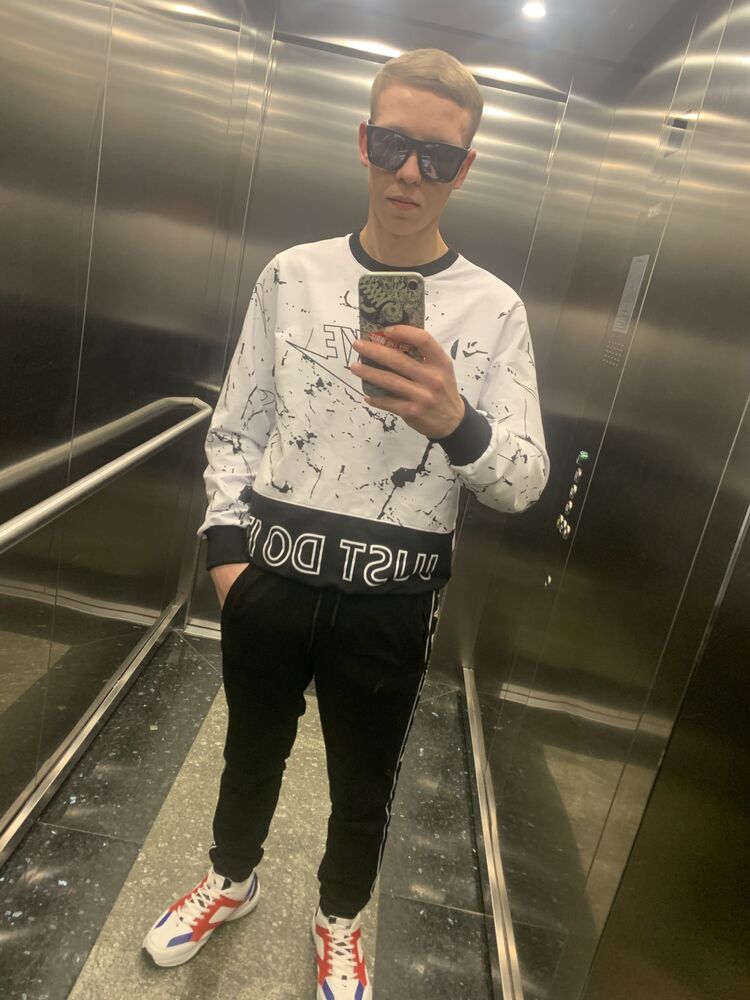  40482902  , 24 ,    