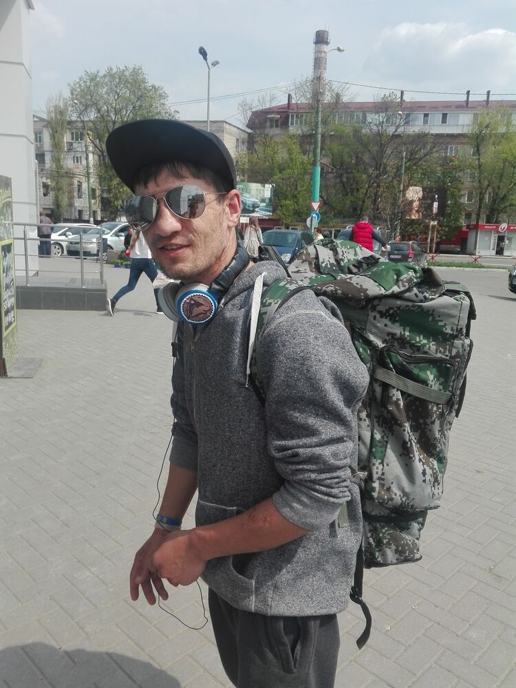 ,   Valentin, 33 ,   ,   , c 