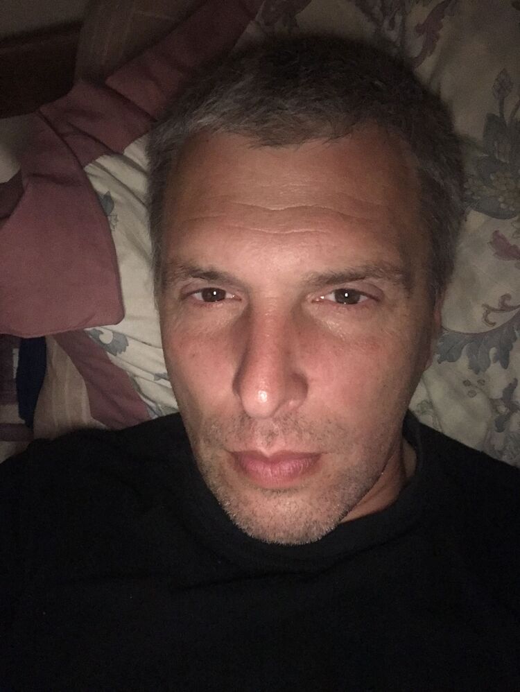  28470952  Anton, 47 ,    