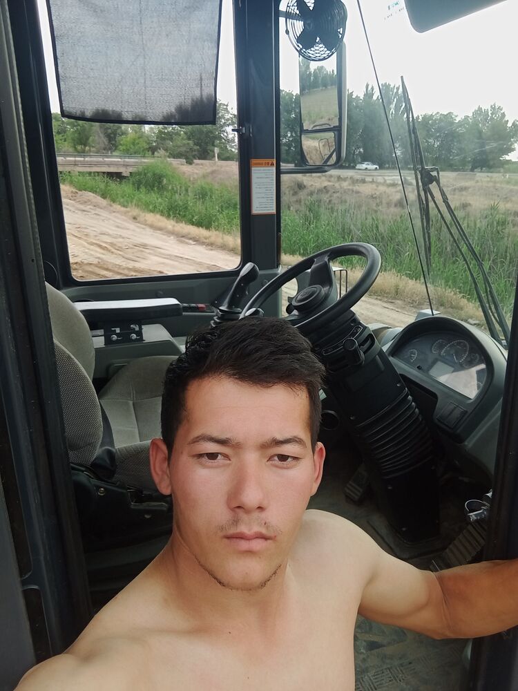  ,   Azizbek, 25 ,   ,   