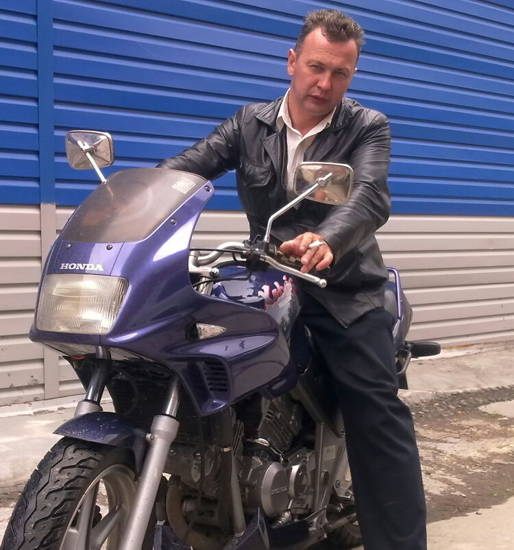  18113722  Oleg, 51 ,    