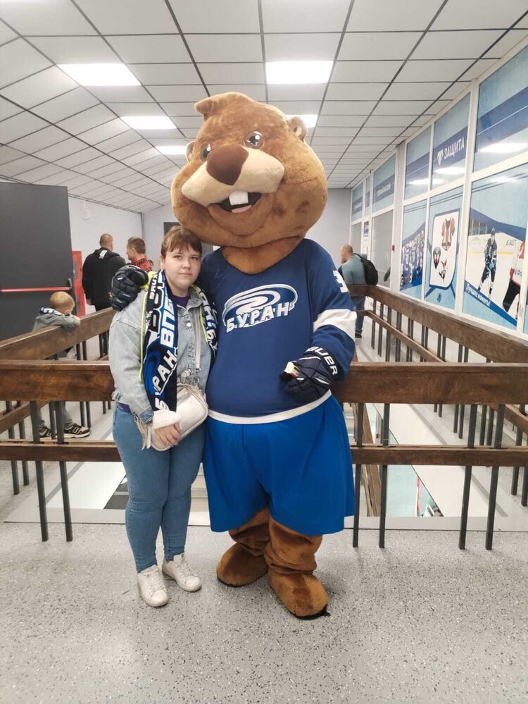  53458482  Anna, 27 ,    