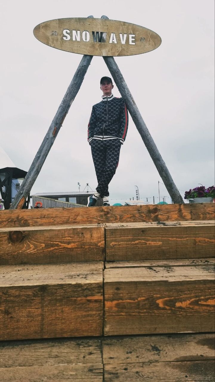  54532592  Denis, 32 ,    