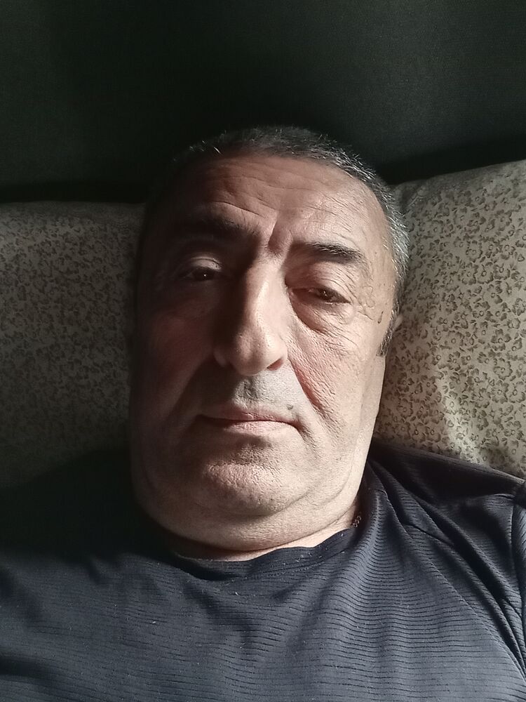  51957852  Nik, 60 ,    