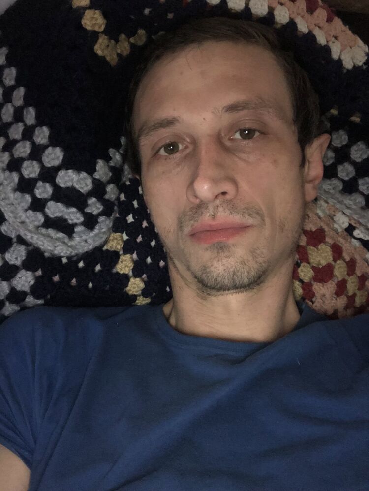  37587902  , 42 ,    