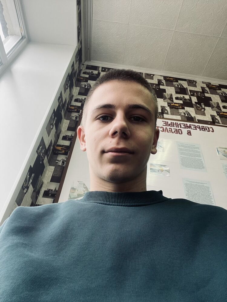  38114832  Igor, 21 ,    