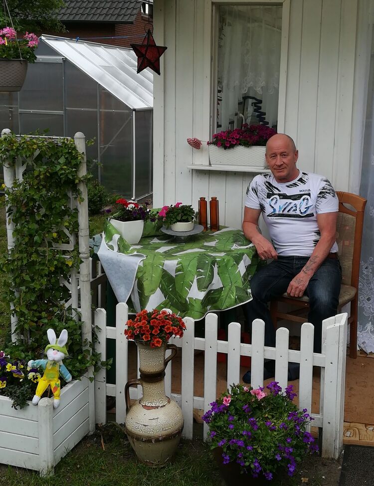  Dinklage,   Victor, 60 ,   c 