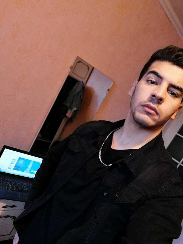  ,   Karim, 31 ,   ,   , c 