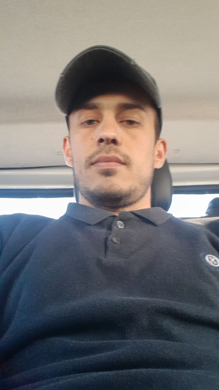  54065612  Kerim, 27 ,    